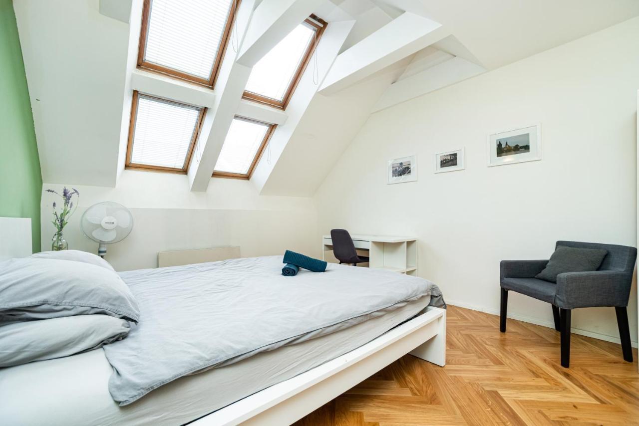 Central, Spacious, Modern 5 Bedrm Duplex W/Balcony Prague Exterior photo