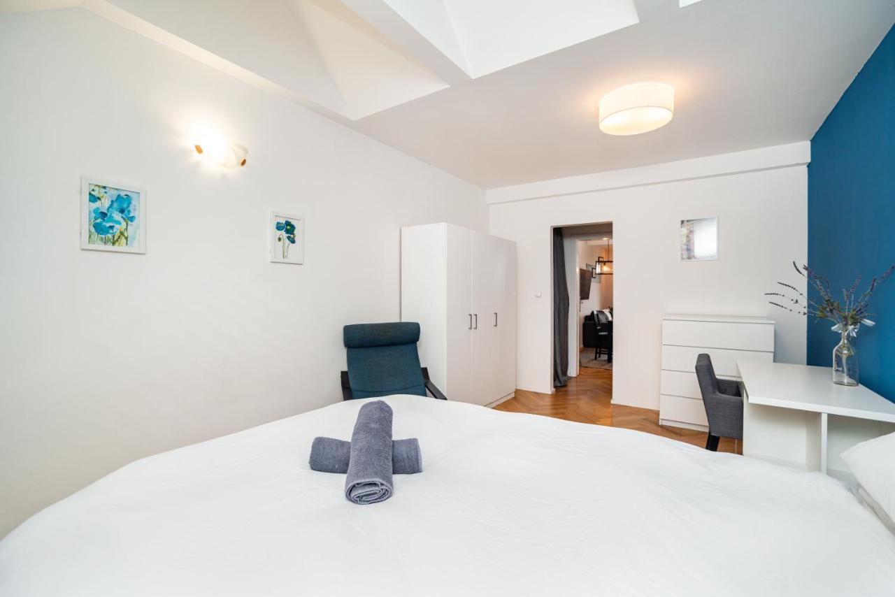 Central, Spacious, Modern 5 Bedrm Duplex W/Balcony Prague Exterior photo