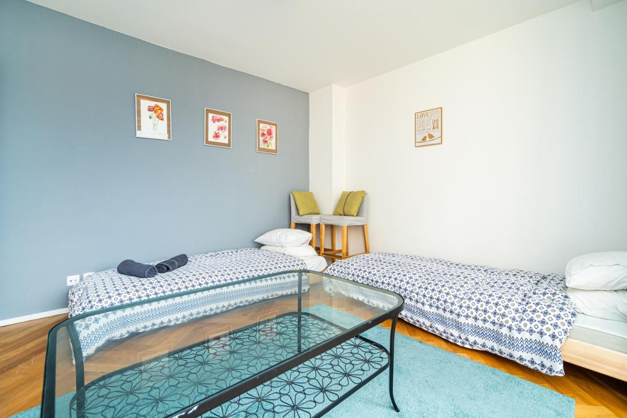 Central, Spacious, Modern 5 Bedrm Duplex W/Balcony Prague Exterior photo