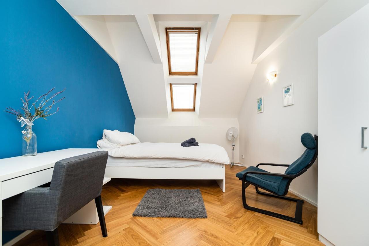Central, Spacious, Modern 5 Bedrm Duplex W/Balcony Prague Exterior photo